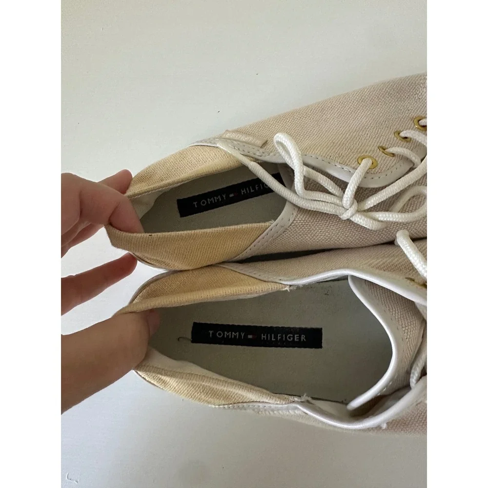 Tommy Hilfiger Womens Cream Tan Canvas‎ Lace Up Sneakers TWFLIP4-M Size 8.5M